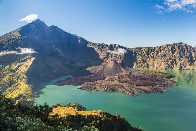 Tempat Wisata NTB yang Wajib Dikunjungi - Gunung Rinjani