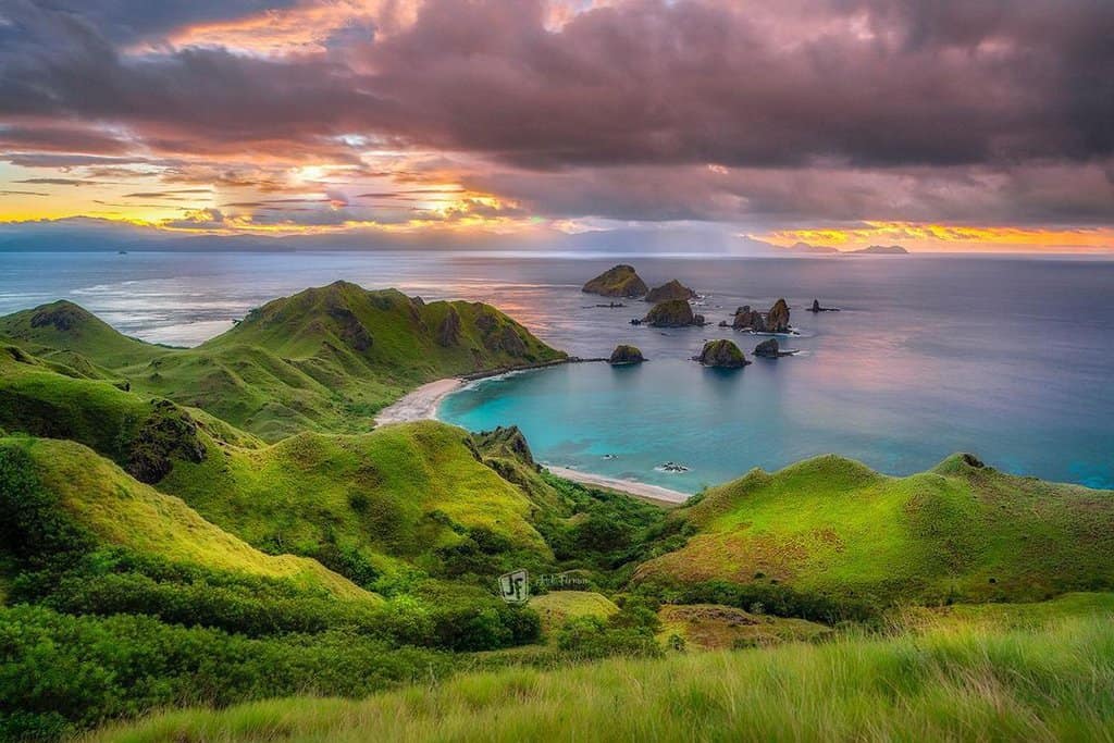 Tempat Wisata NTB yang Wajib Dikunjungi - Pulau Kelapa