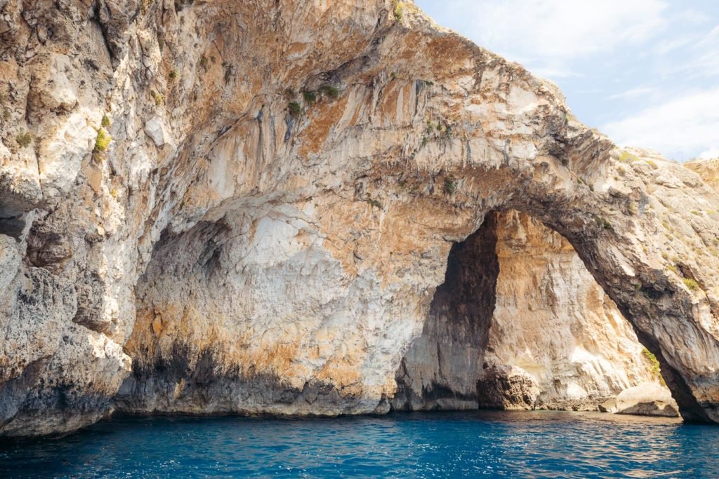 Dibuai Keindahan Gua Blue Grotto