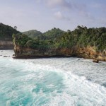 Potongan Surga di Pantai Watu Leter