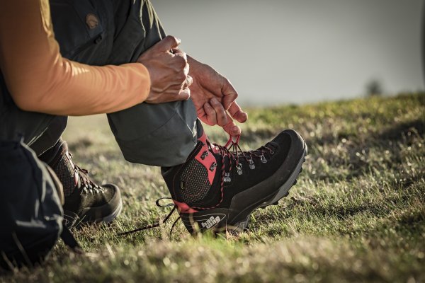 Perlengkapan Sepatu Gunung