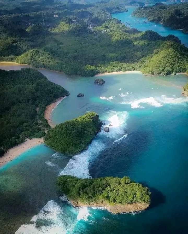 Tempat Wisata Pantai Teluk Asmara