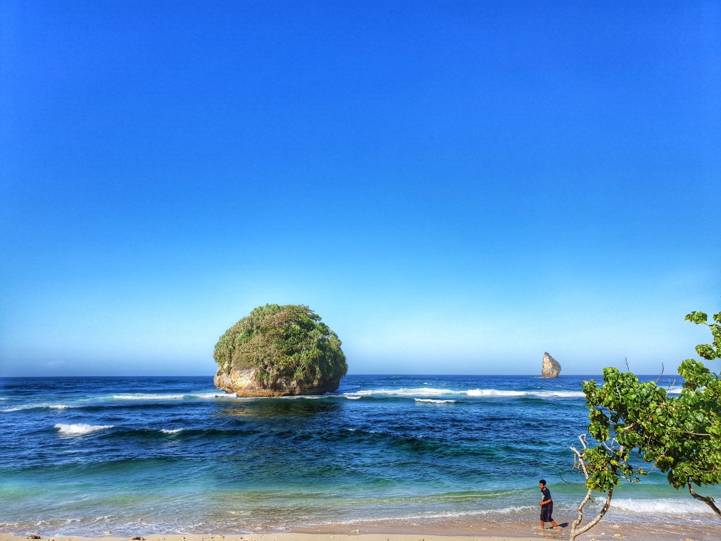 Tempat Wisata Alam Malang_Pantai Watu Leter